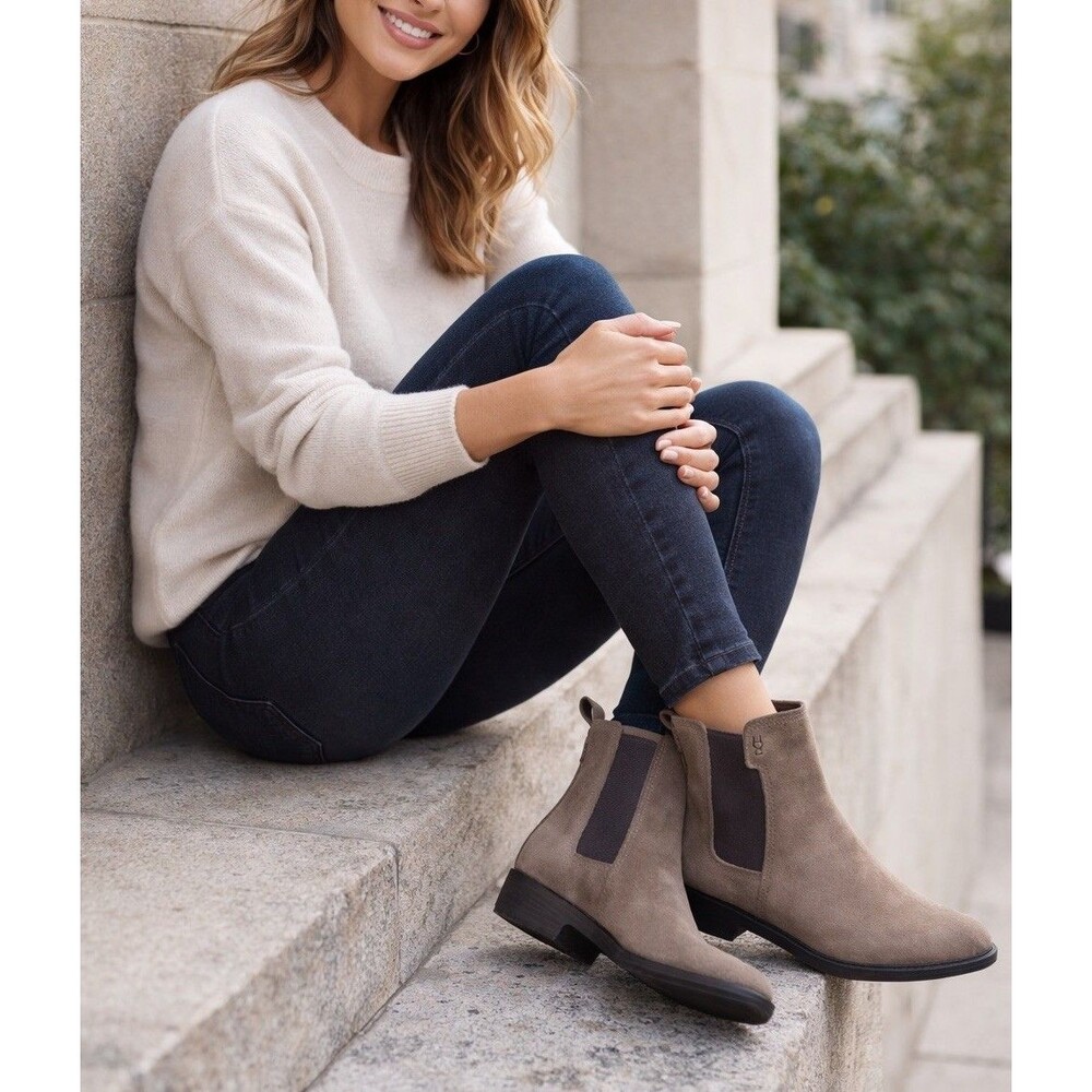 UGG Womens Emmeth Chelsea Boots 7.5 Coffee Grounds Waterproof Suede EUC